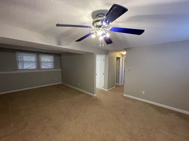 Building Photo - 101 Indigo Dr