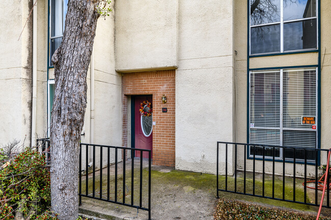 Front door - 7145 Fair Oaks Ave