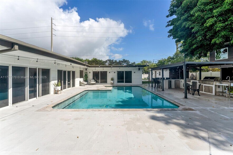 Building Photo - 14401 SW 79th Ave