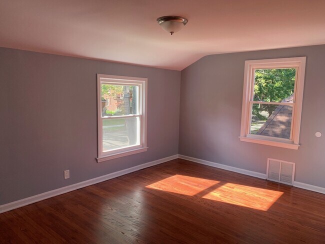 Building Photo - 3 Bedroom Updated Colonial - $1,350