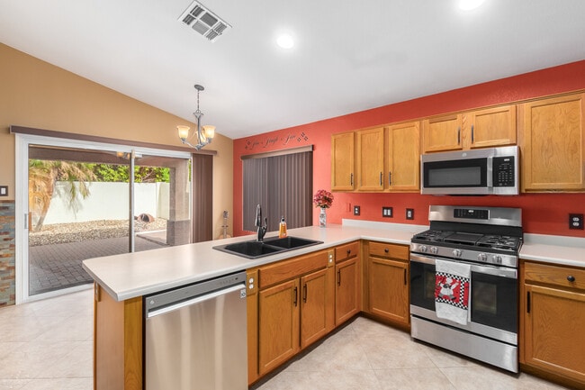 Building Photo - 9150 W Grovers Ave