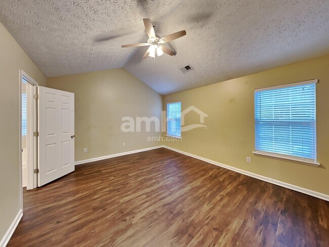 Building Photo - 4810 Lake Park Ter