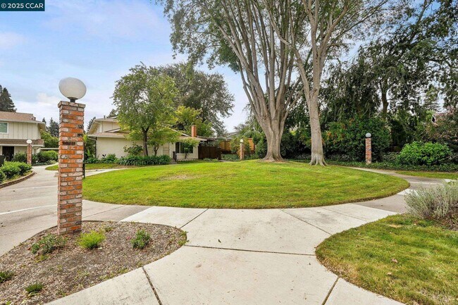 Building Photo - 412 Carrillo Ct