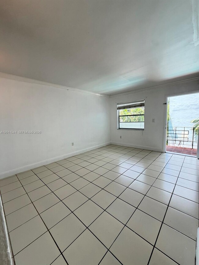 Building Photo - 820 Salzedo St