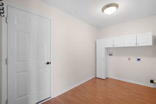 Building Photo - 128 Brookshire Creek Dr