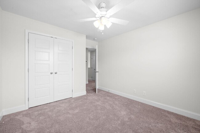 Building Photo - Pet Friendly Three Bedroom!