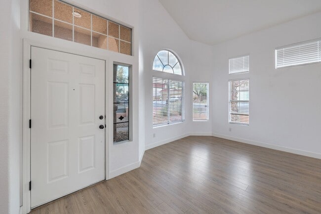 Building Photo - Beautiful 4BR / 3BA Corner-Lot Home with Designer Finishes