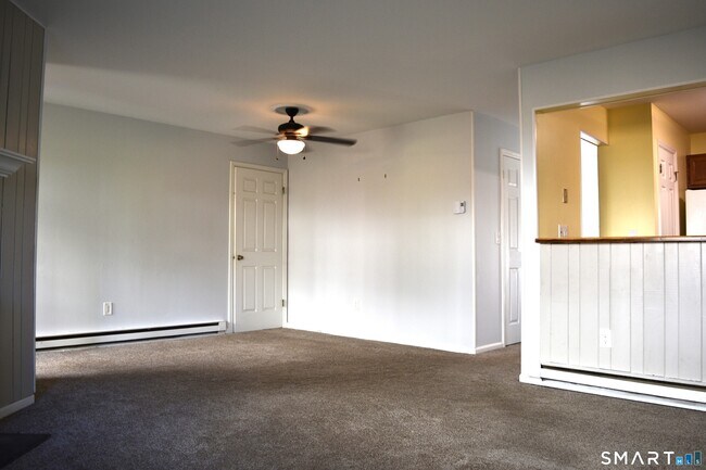 Building Photo - 17 Willow Springs