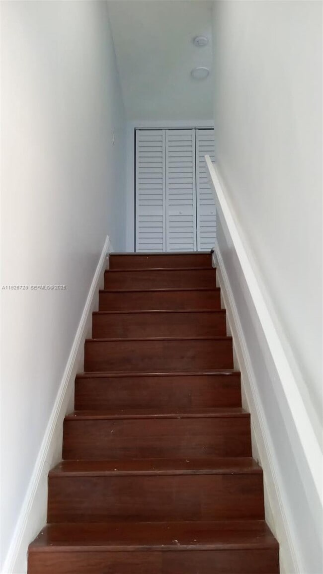 Building Photo - 9375 Fontainebleau Blvd