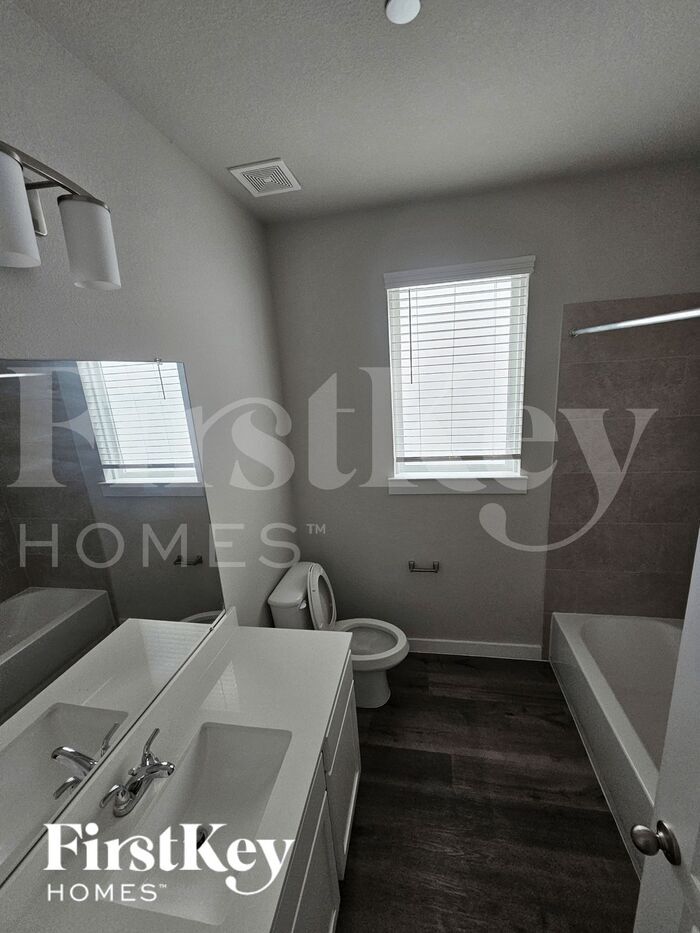 Building Photo - 381 N Centro Cir