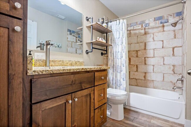 Building Photo - 801 John Knox Rd