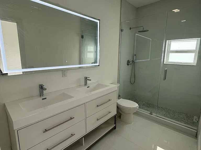 Building Photo - 340 NE 125th St