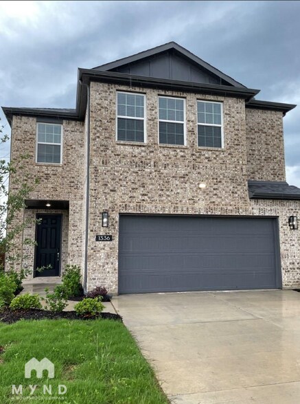 Primary Photo - 1336 Middlebrook Dr