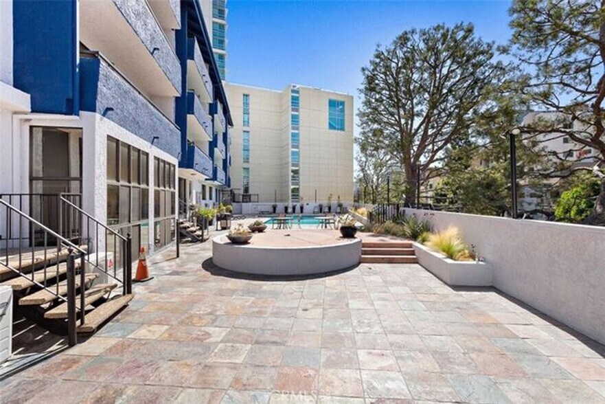 Building Photo - 1 Bed + 1 Bath Brentwood Now Leasing for 2026-2027 UCLA Housing