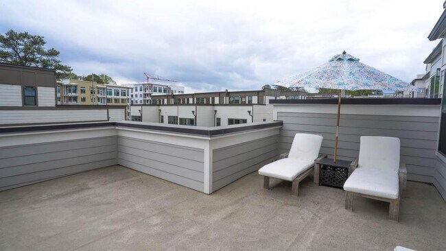 Building Photo - 2155 Burnside Dr NW