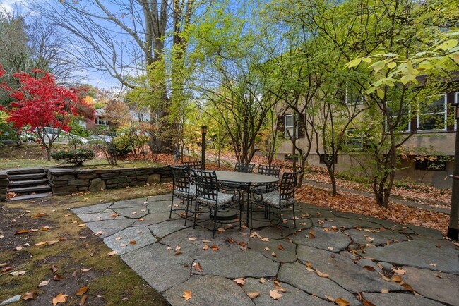 Building Photo - 161 Clinton Rd