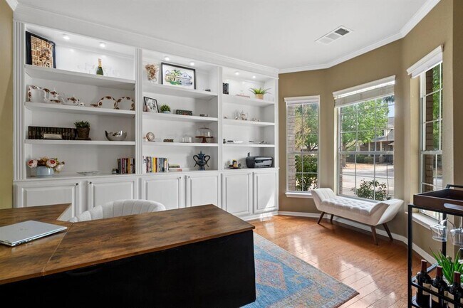 Building Photo - 13720 Shadowlawn Trace