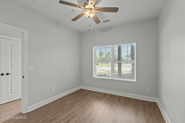 Building Photo - 400 Lighthouse Ln