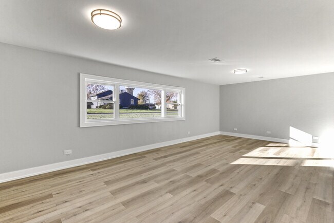 Building Photo - 8409 Newland Ave