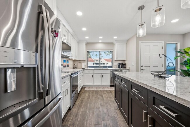 Building Photo - 7340 N Vía Camello Del Norte