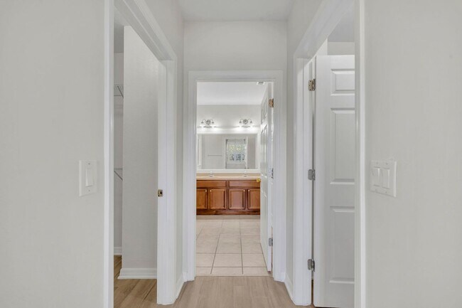 Building Photo - Golf Community Condo