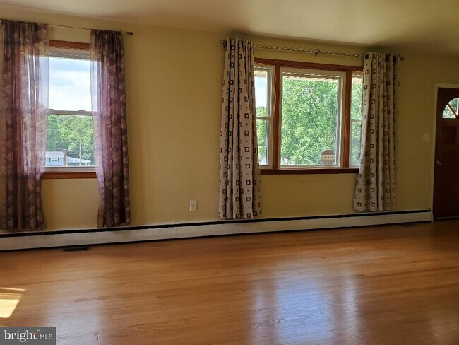 Building Photo - 326 Wellham Ave