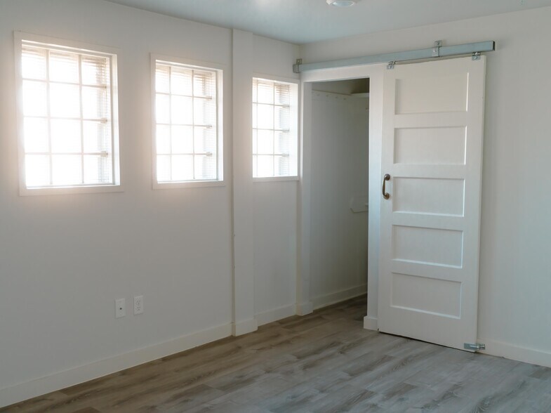 Building Photo - 2500 S Van Buren St