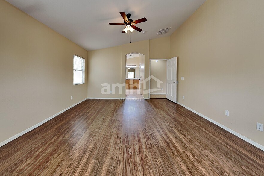 Building Photo - 11557 W Pima St