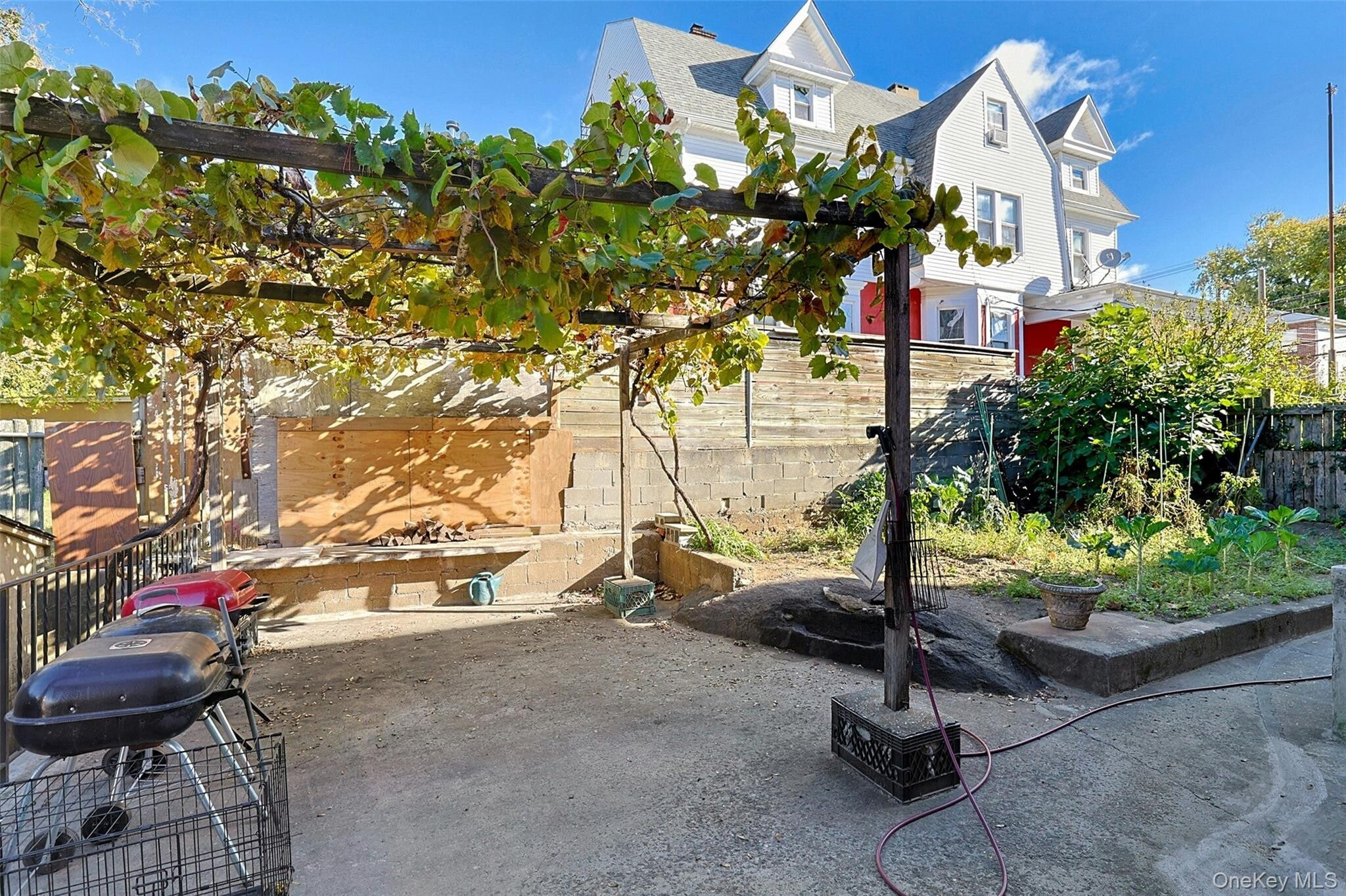 Building Photo - 21 Lake Ave