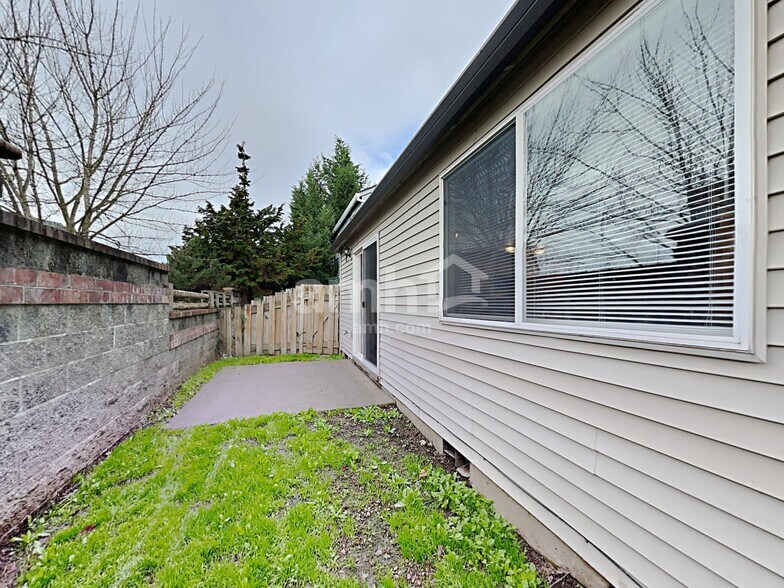 Building Photo - 16986 SW Steele Way