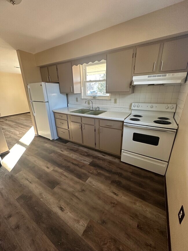 Kitchen - 10 Birch Dr