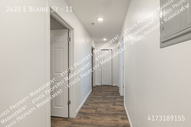 Building Photo - 2420 E Blaine St