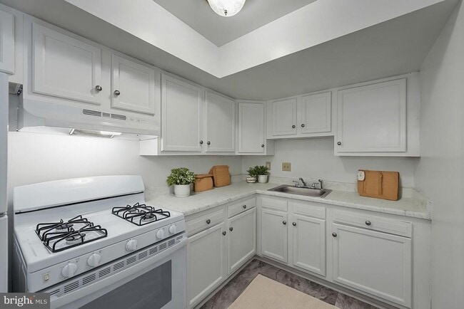 Building Photo - 5200 Quincy St