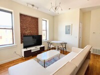 Building Photo - Furnished room/NOT APARTMENT