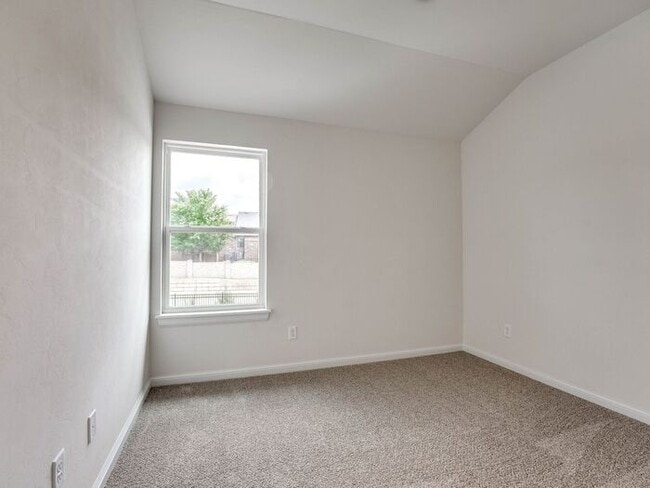 Building Photo - Luxury, Zero Maintenance Living Townhome