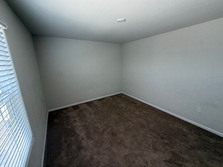 Building Photo - Room in House on Creedmore Hills Dr