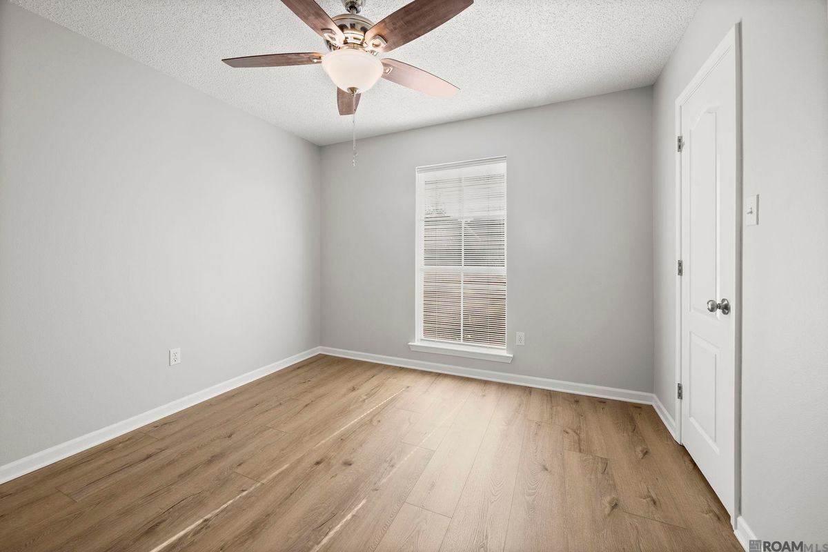 Building Photo - 18596 White Oak Dr