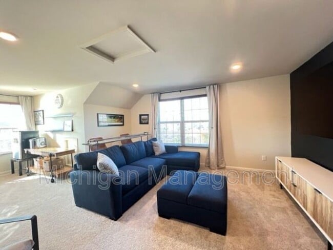 Building Photo - 263 N Sydney Ct