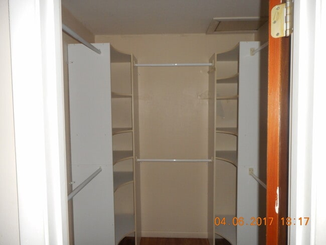 Building Photo - 2115 Flipper St