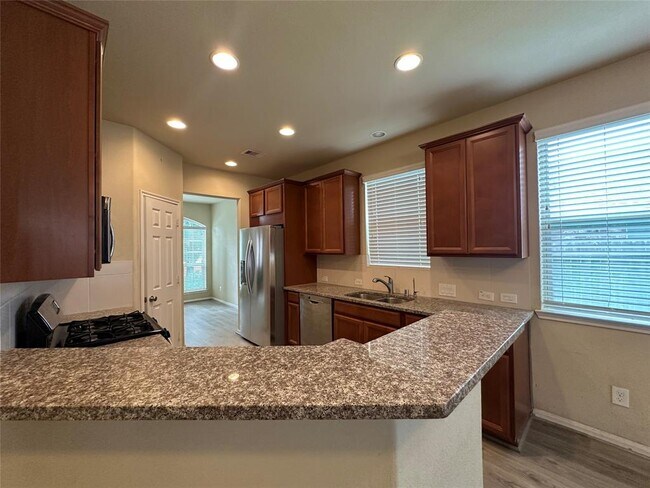 Building Photo - 15610 Whisper Woods Dr