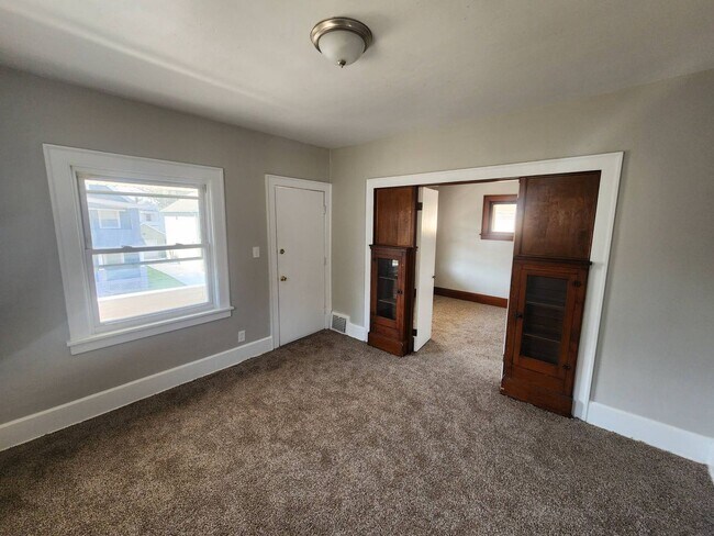 Building Photo - 2793 E 125th St