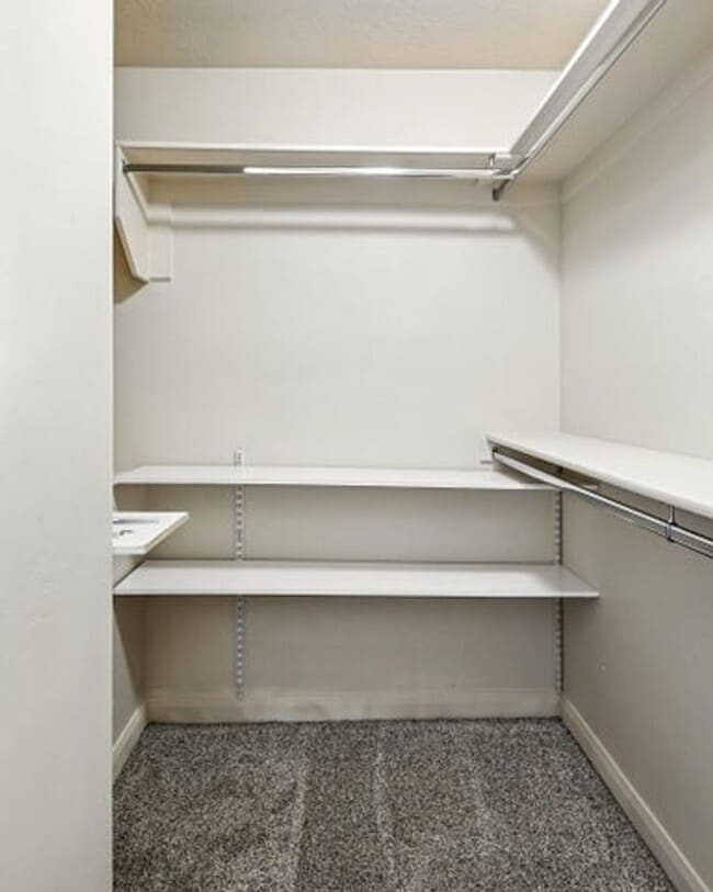Building Photo - 3 bedroom- 2.5 bath Townhouse