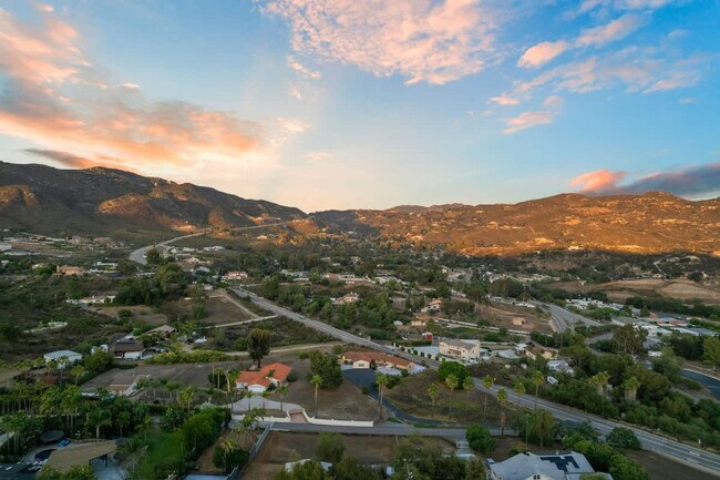 Building Photo - 14552 Skyline Truck Trail