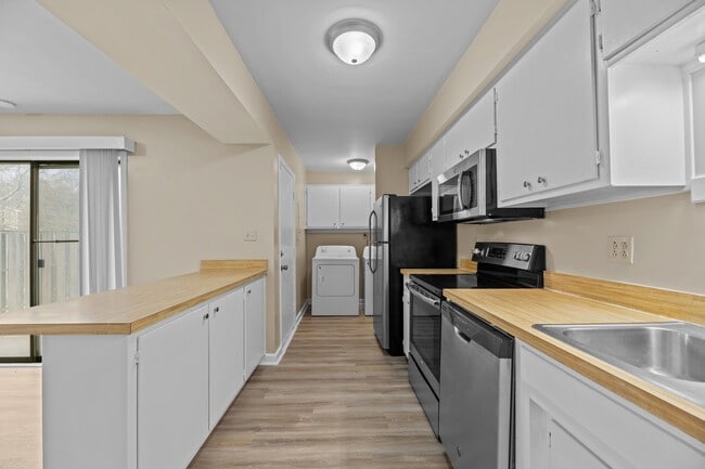 Building Photo - 21 Donnell Ave