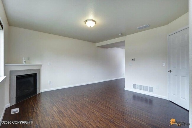 Building Photo - 1337 E 14th Ave