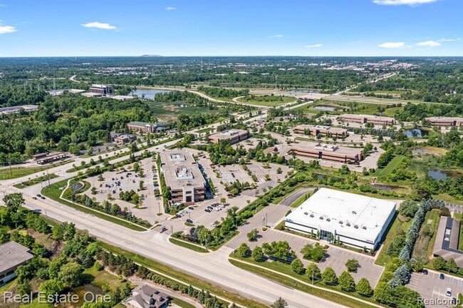 Building Photo - 39206 Silverthorne Bend