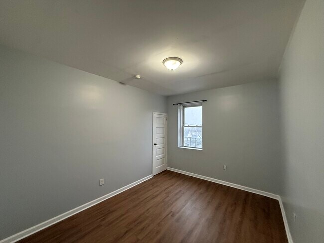 Building Photo - 423 Scott St