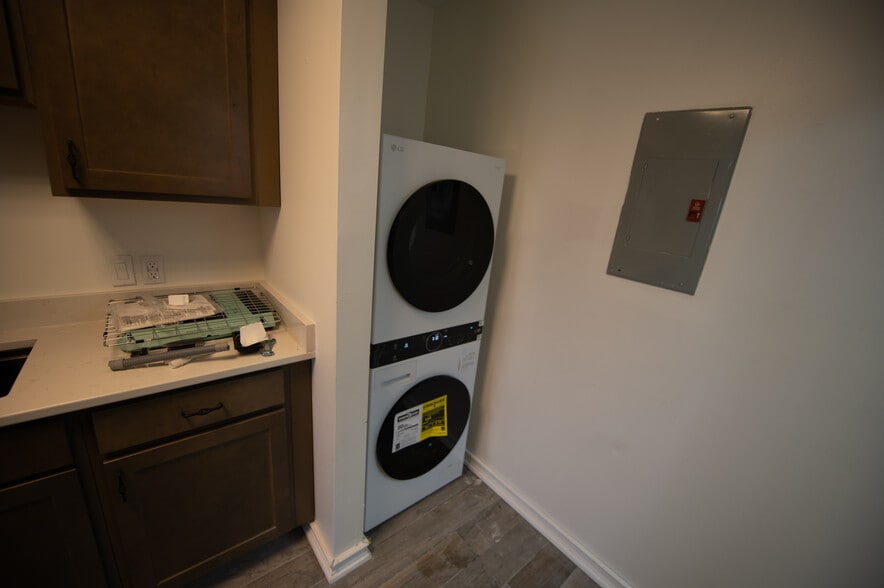 Building Photo - 3107 Pine Cone Ct