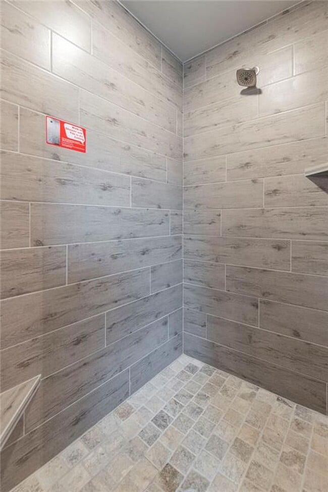Building Photo - Stunning new home + 4 bedrooms + 3 bathroo...