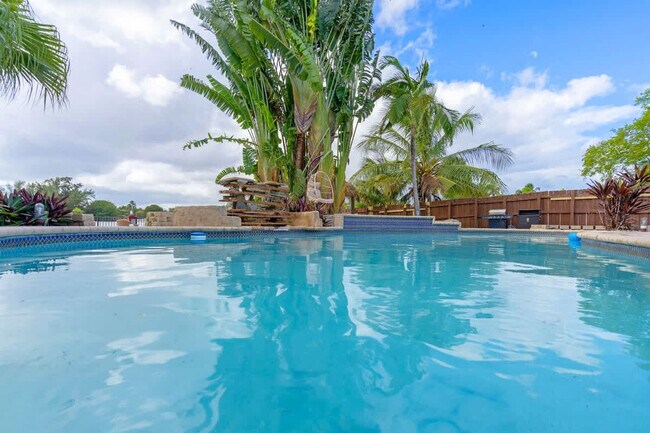 Building Photo - 19720 NE 26th Ave